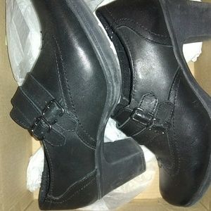 Brand-new leather shoes size 6